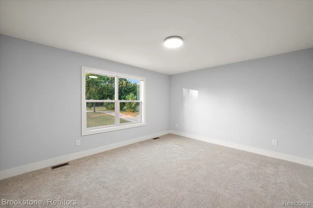 3080 W Newberry Road Waterford Charter Township, MI 48329