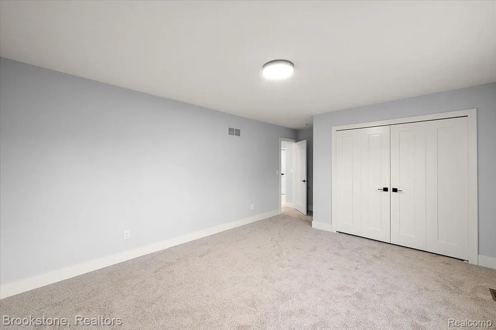 3080 W Newberry Road Waterford Charter Township, MI 48329