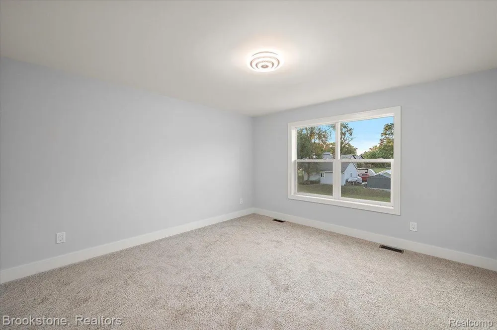3080 W Newberry Road Waterford Charter Township, MI 48329
