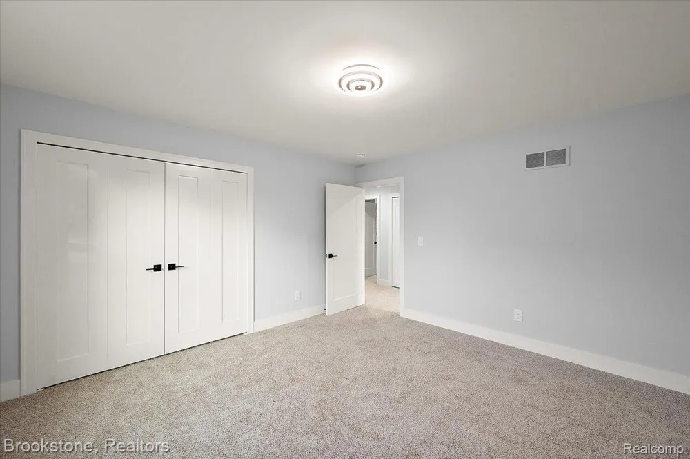 3080 W Newberry Road Waterford Charter Township, MI 48329