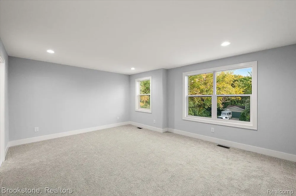 3080 W Newberry Road Waterford Charter Township, MI 48329