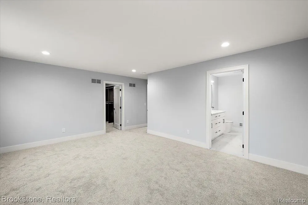 3080 W Newberry Road Waterford Charter Township, MI 48329