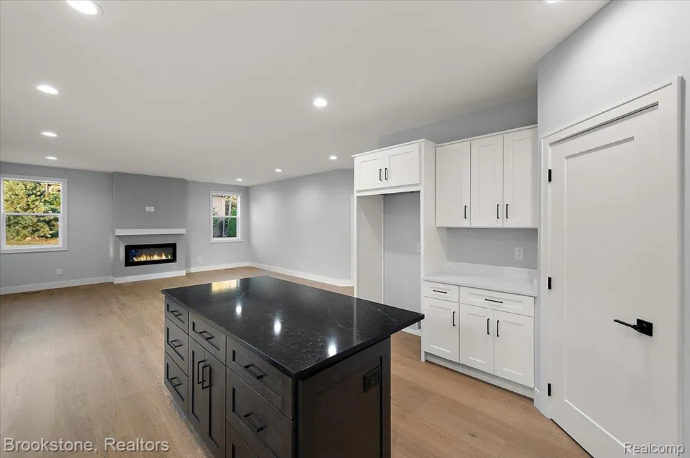 3080 W Newberry Road Waterford Charter Township, MI 48329