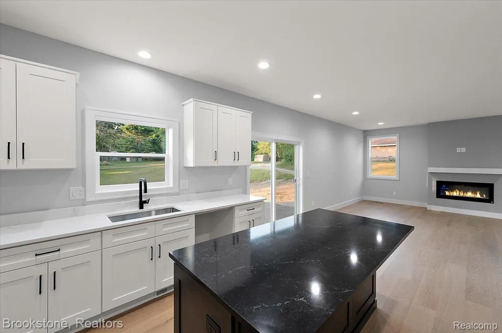 3080 W Newberry Road Waterford Charter Township, MI 48329