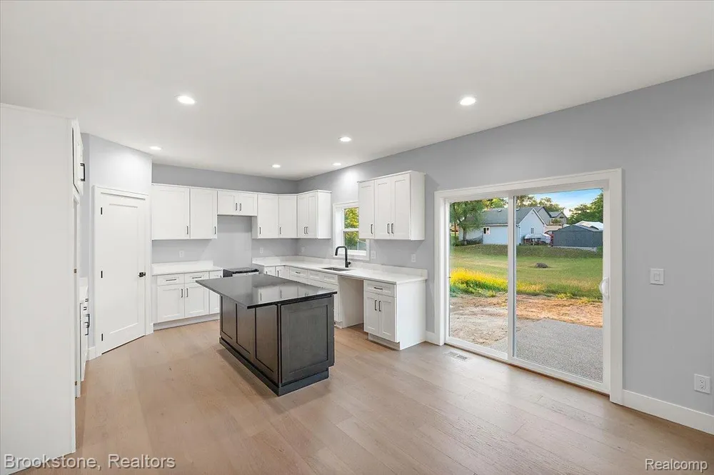 3080 W Newberry Road Waterford Charter Township, MI 48329