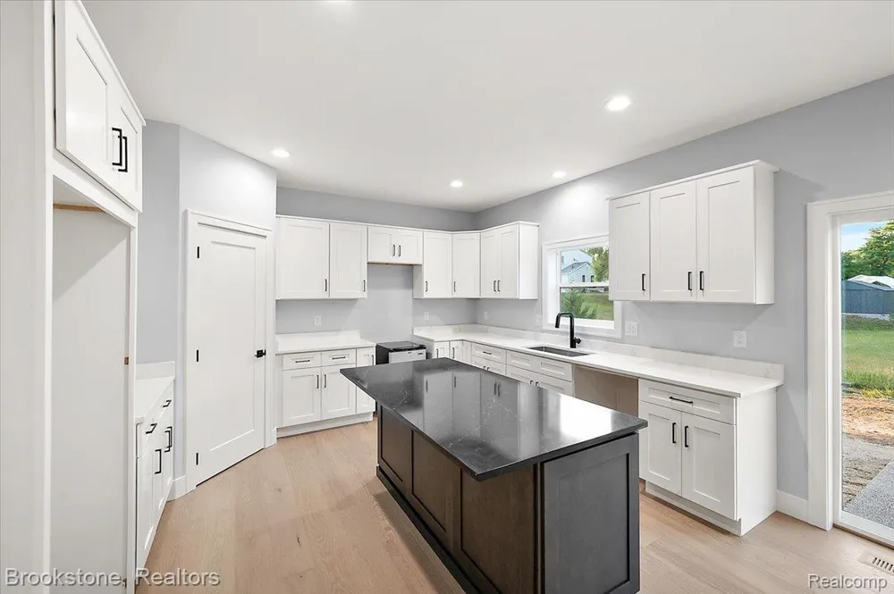 3080 W Newberry Road Waterford Charter Township, MI 48329
