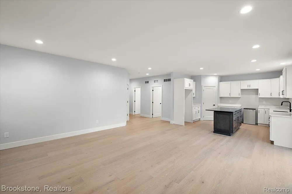 3080 W Newberry Road Waterford Charter Township, MI 48329