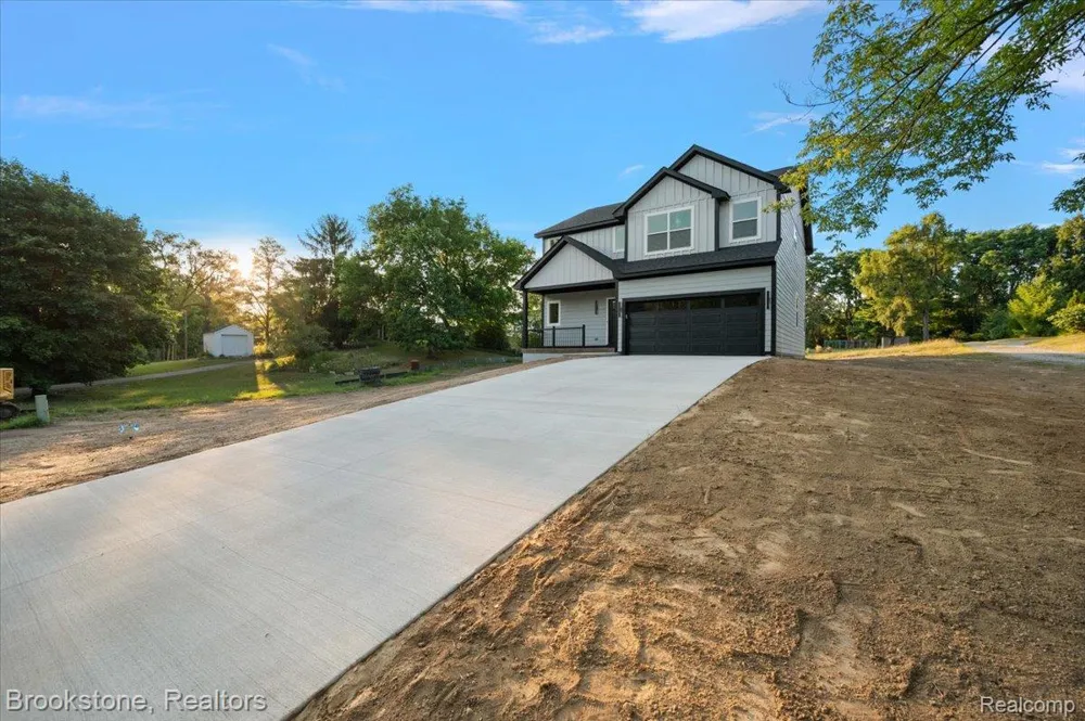 3080 W Newberry Road Waterford Charter Township, MI 48329