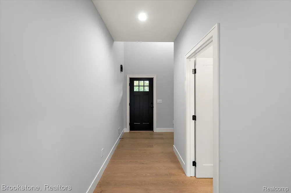 3080 W Newberry Road Waterford Charter Township, MI 48329