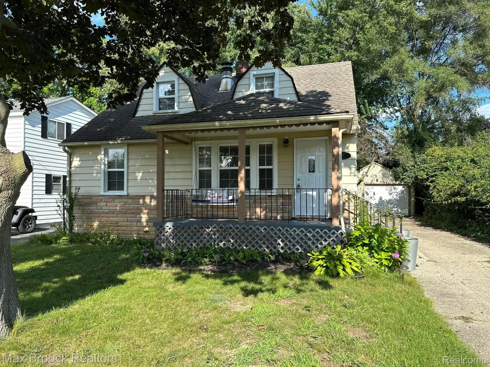 1877 MADDY LANE Keego Harbor City, MI 48320