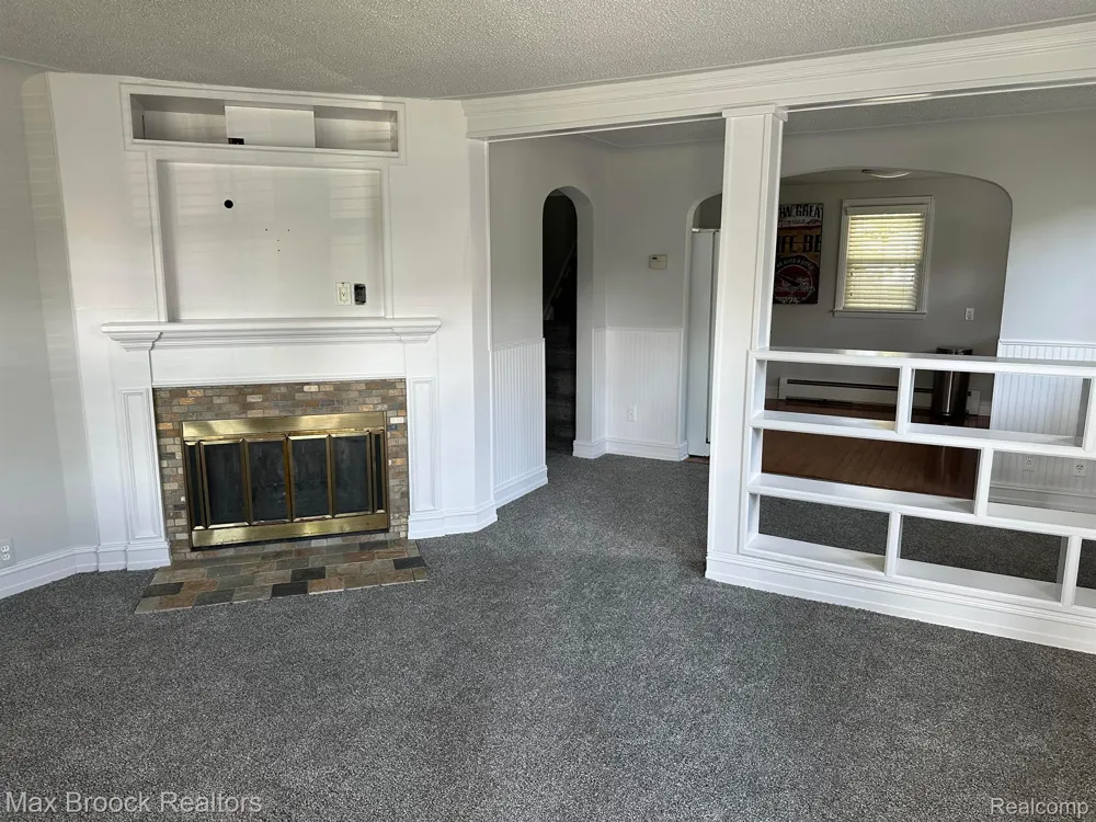 1877 MADDY LANE Keego Harbor City, MI 48320