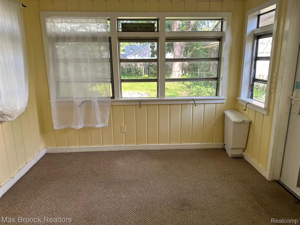 1877 MADDY LANE Keego Harbor City, MI 48320