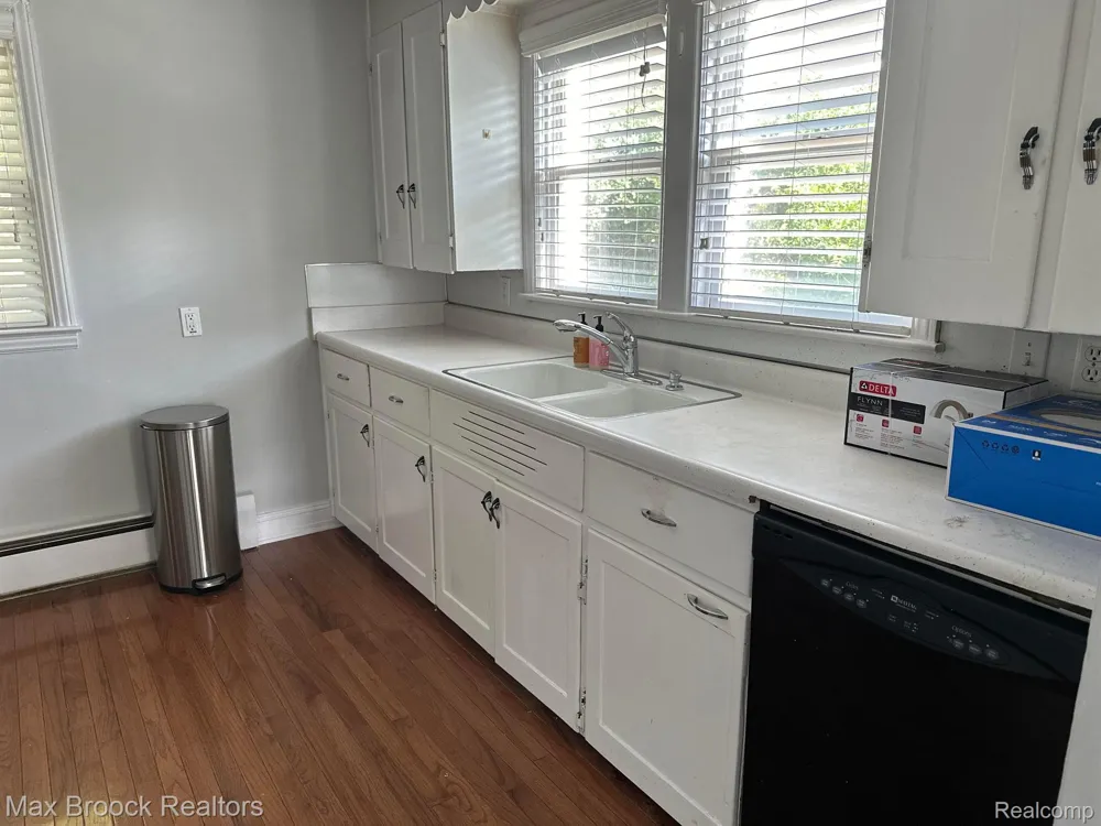 1877 MADDY LANE Keego Harbor City, MI 48320