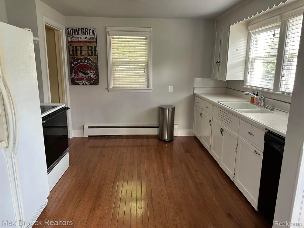 1877 MADDY LANE Keego Harbor City, MI 48320