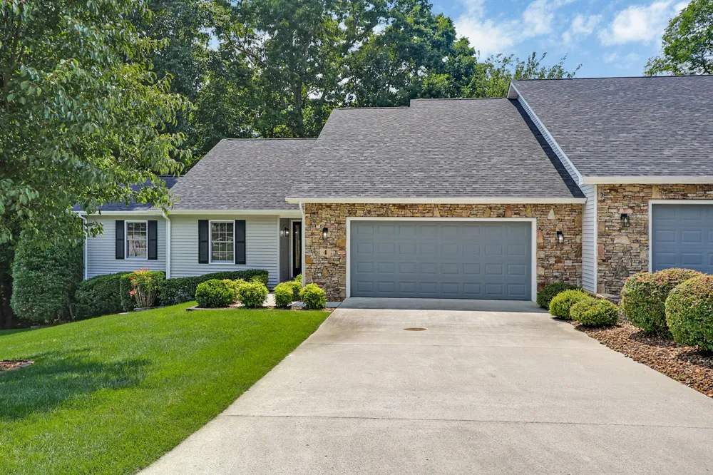 4 Augustine Ln Crossville, TN 38558