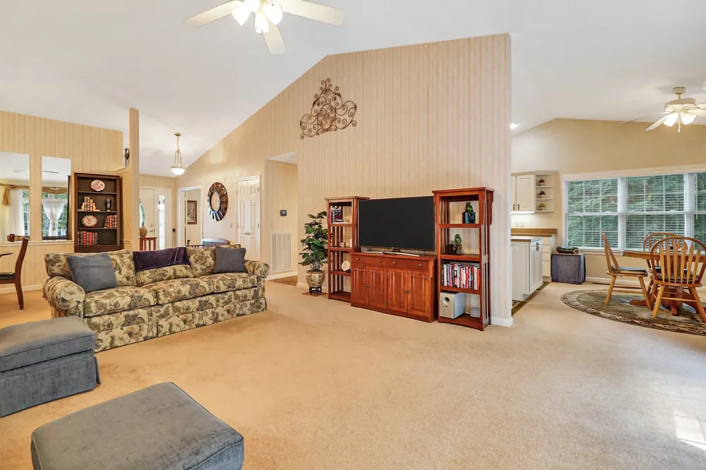 4 Augustine Ln Crossville, TN 38558