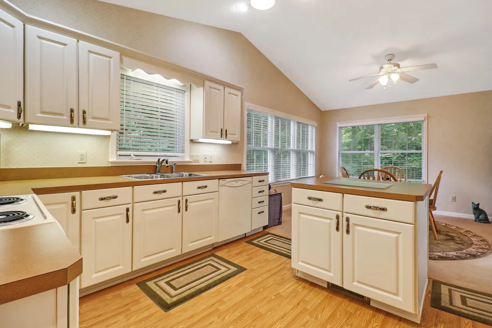 4 Augustine Ln Crossville, TN 38558