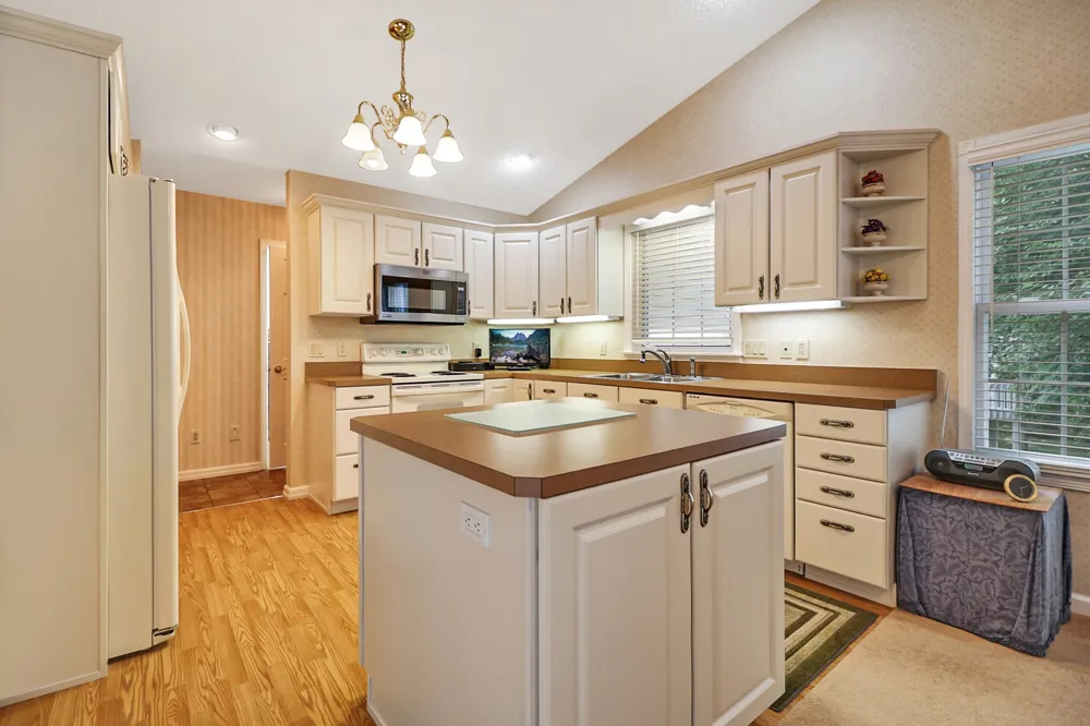 4 Augustine Ln Crossville, TN 38558
