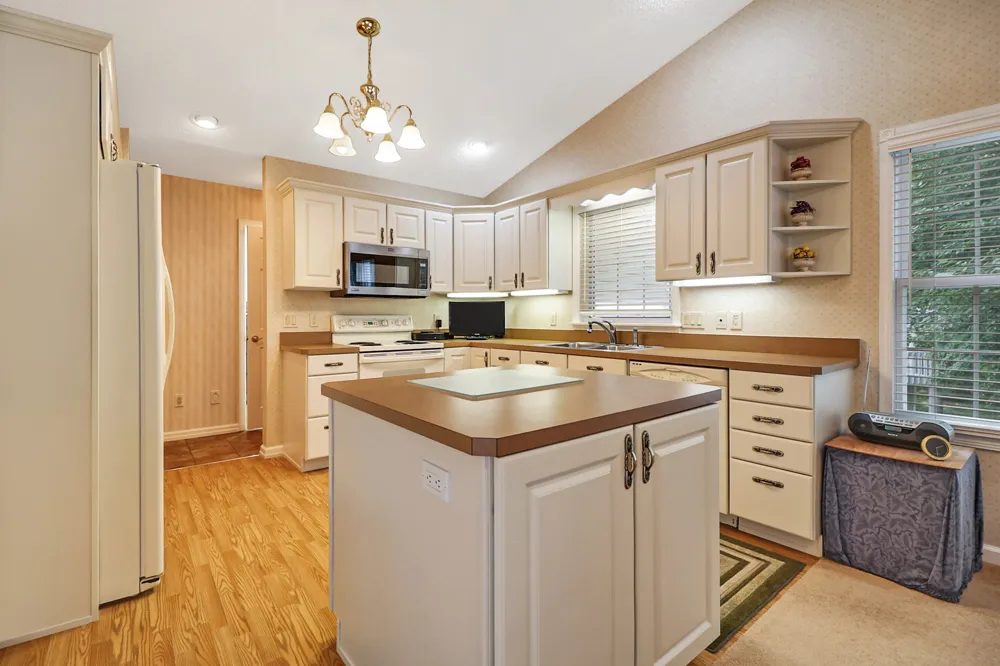 4 Augustine Ln Crossville, TN 38558