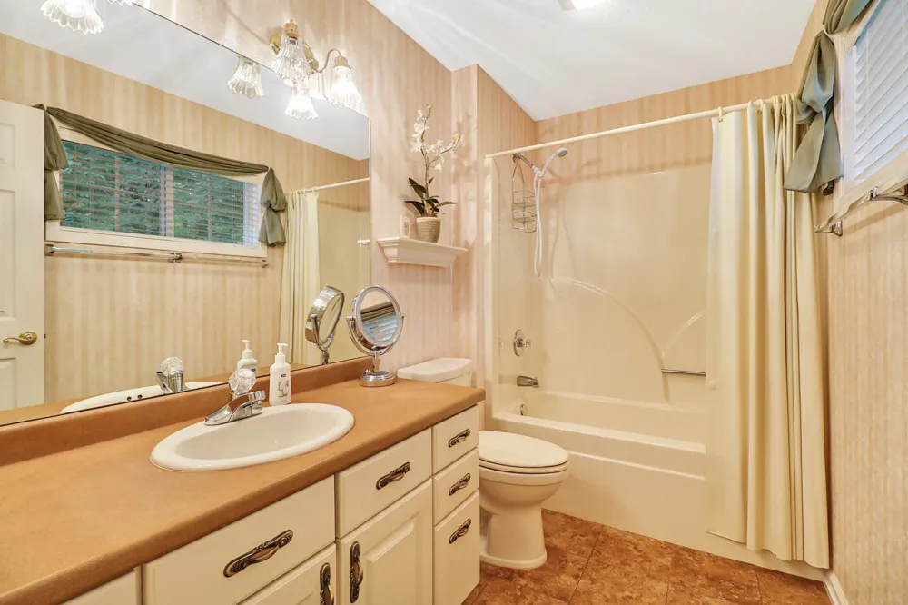 4 Augustine Ln Crossville, TN 38558