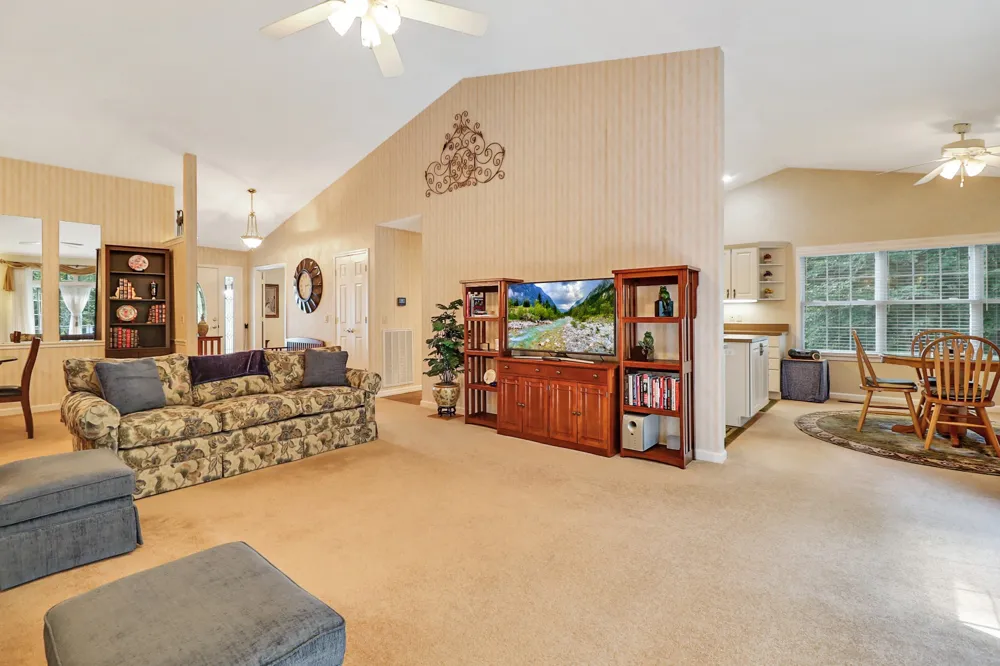 4 Augustine Ln Crossville, TN 38558