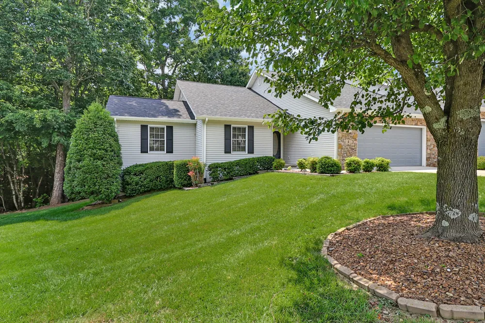 4 Augustine Ln Crossville, TN 38558