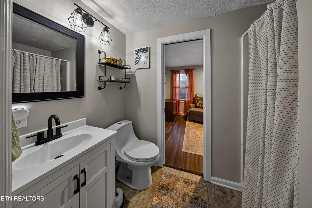 132 Lonas Drive Maryville, TN 37803