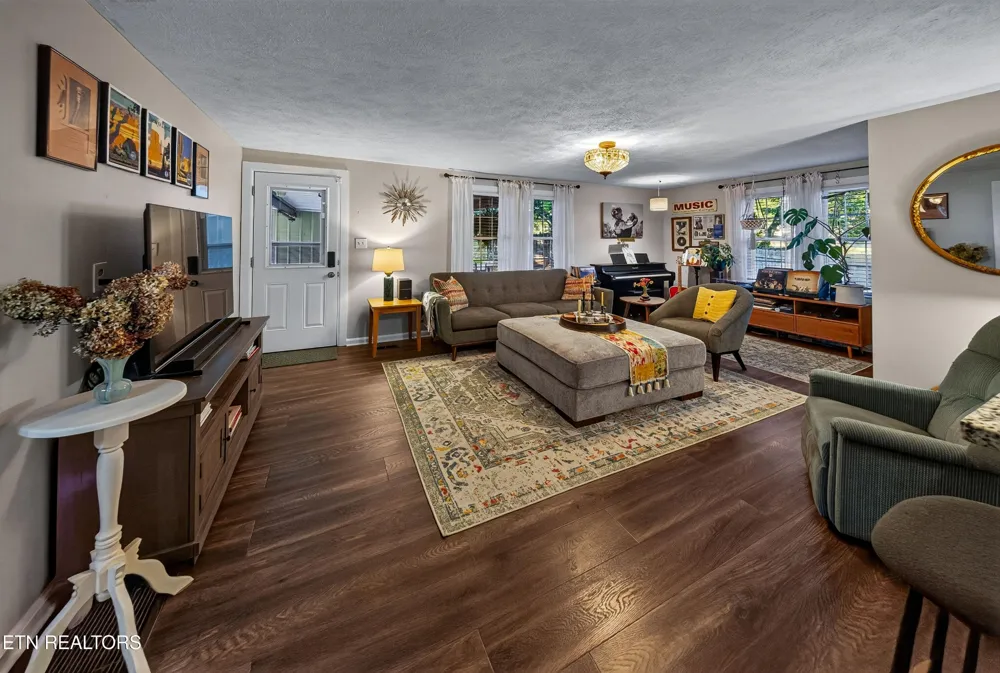 132 Lonas Drive Maryville, TN 37803