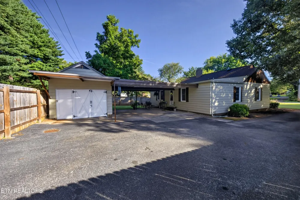132 Lonas Drive Maryville, TN 37803
