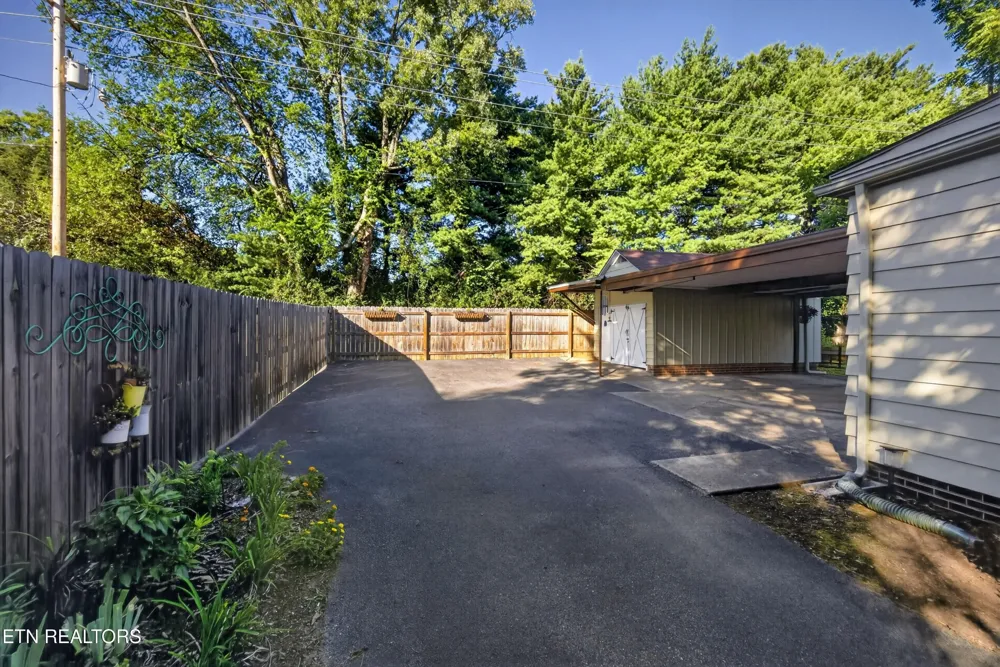 132 Lonas Drive Maryville, TN 37803