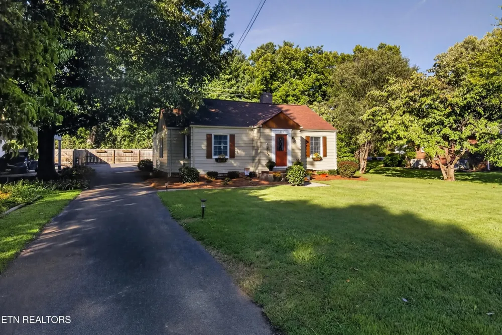 132 Lonas Drive Maryville, TN 37803