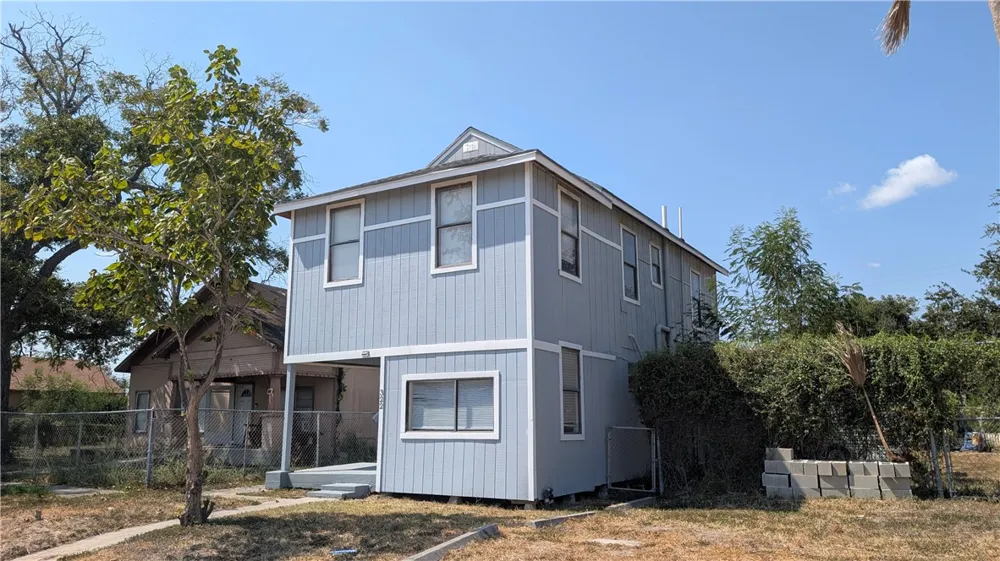322 E Henrietta Avenue Kingsville, TX 78363