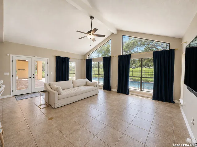 704 Jack Nicklaus Devine, TX 78016