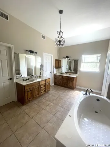 704 Jack Nicklaus Devine, TX 78016