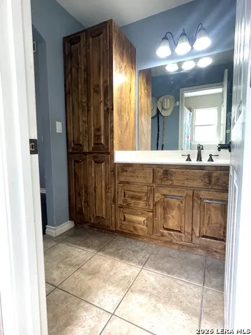 704 Jack Nicklaus Devine, TX 78016