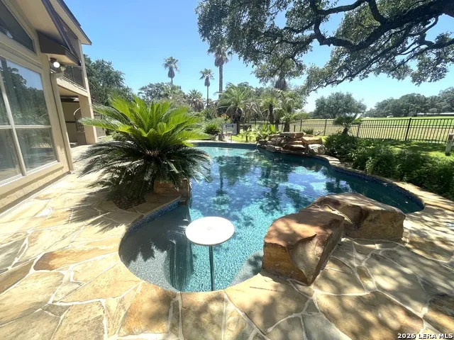 704 Jack Nicklaus Devine, TX 78016