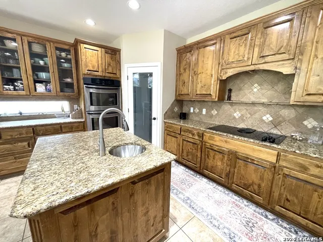 704 Jack Nicklaus Devine, TX 78016