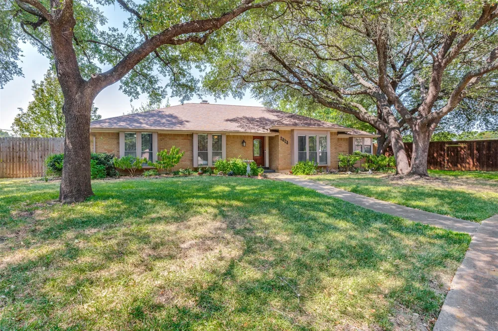 2413 Pearwood Court Grand Prairie, TX 75050