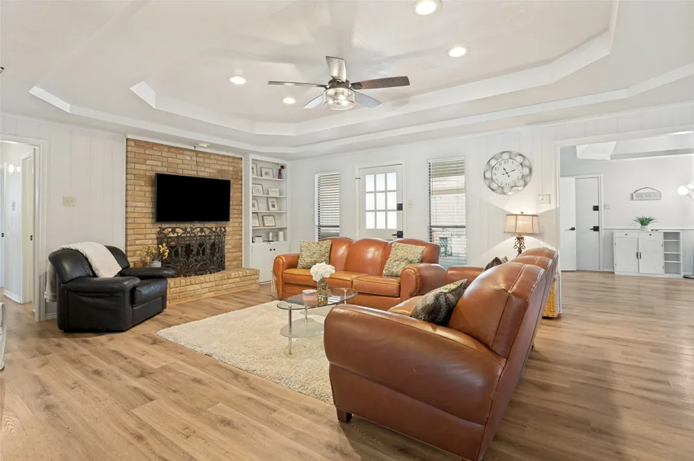 2413 Pearwood Court Grand Prairie, TX 75050