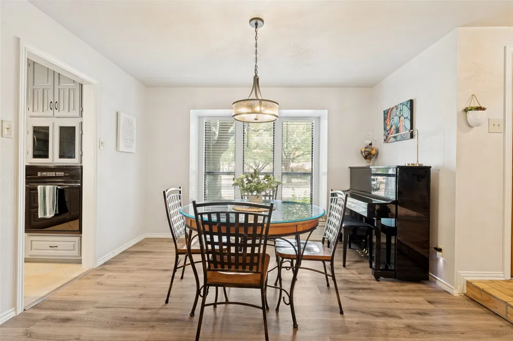 2413 Pearwood Court Grand Prairie, TX 75050