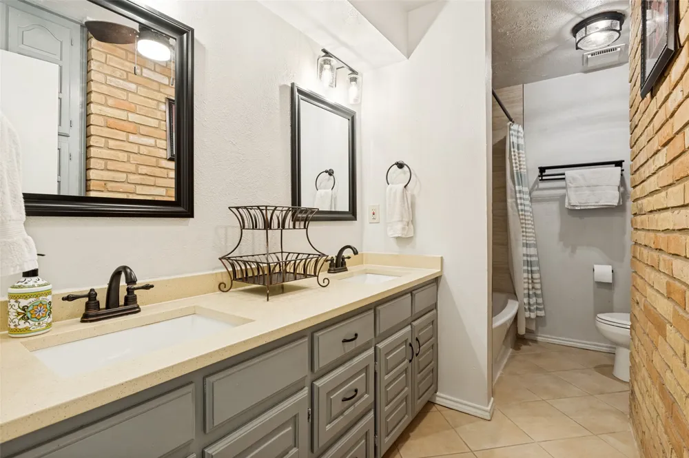 2413 Pearwood Court Grand Prairie, TX 75050