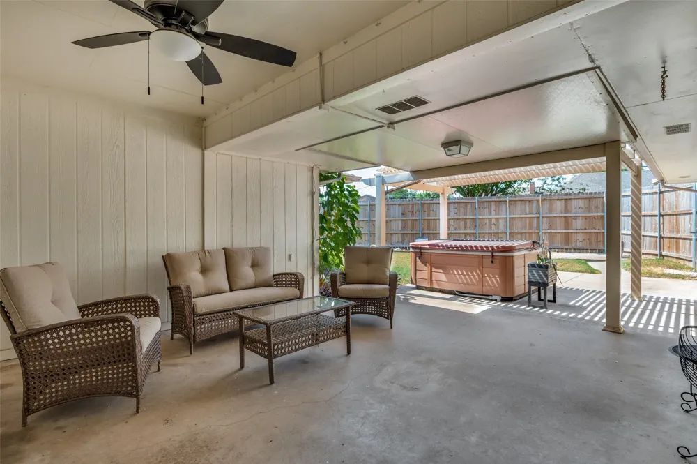 2413 Pearwood Court Grand Prairie, TX 75050