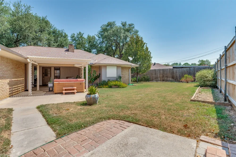 2413 Pearwood Court Grand Prairie, TX 75050