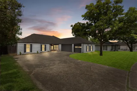 5000 Edgewater Drive