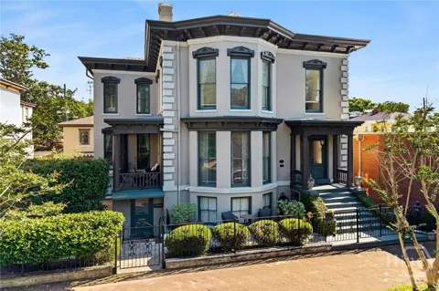 17 W Park Avenue
