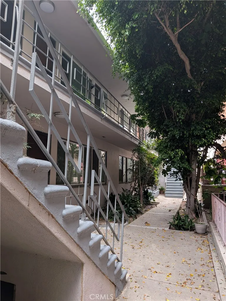1019 6th Street #8 Santa Monica, CA 90403