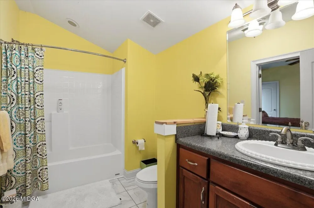 124 Fairway Run Forsyth, GA 31029