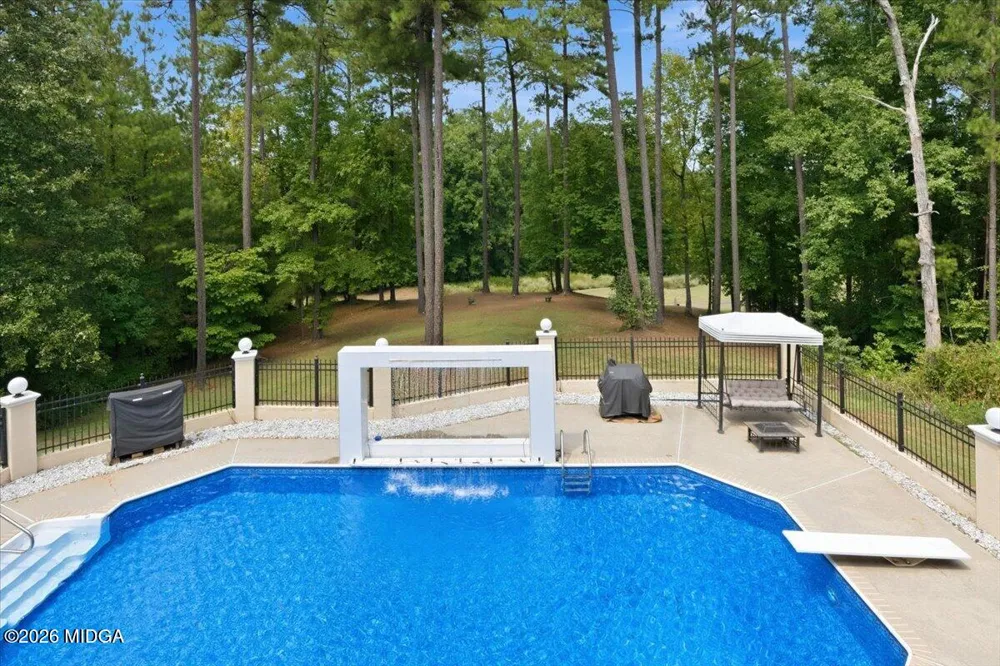 124 Fairway Run Forsyth, GA 31029