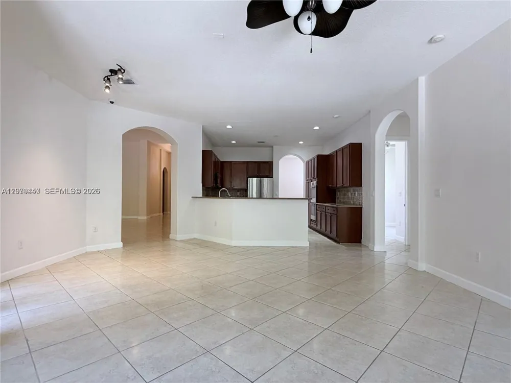 19385 SW 79th Ct Cutler Bay, FL 33157