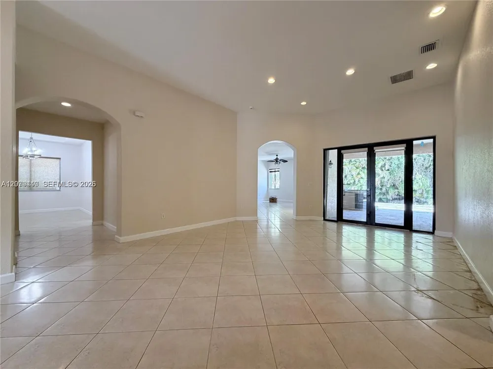 19385 SW 79th Ct Cutler Bay, FL 33157